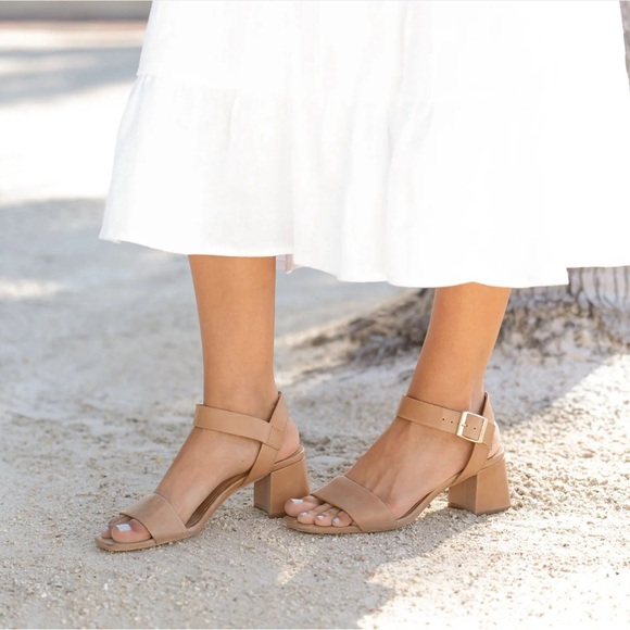 Nisolo Stella Go-To Block Heel Sandal in Almond - Picture 3 of 8